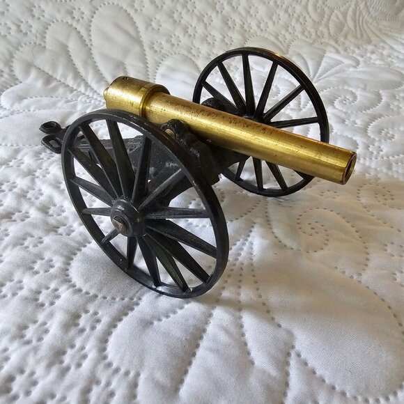 Vintage Brass & Cast Iron Miniature Cannon Model With Functional Wheels - Picture 7 of 8